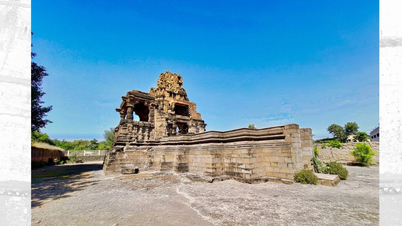 ઇતિહાસકારોના મત અનુસાર, નર્મદા ખીણનો વિસ્તાર અત્યંત પ્રાચીન અને સમૃદ્ધ સંસ્કૃતિ ધરાવતો પ્રદેશ રહ્યો છે. આ ભૂમિ રામાયણ અને મહાભારત જેવા પૌરાણિક યુગોથી લઈને સાતવાહન, કનિષ્ક,  ચાલુક્ય, ભોજ, હોલકર, સિંધિયા, મુઘલ તથા બ્રિટિશ સમય સુધી વિવિધ રાજવંશો સાથે જોડાયેલી રહી છે. અનેક કાળખંડોમાં જૈન, યદુવંશી, સિદ્ધપંથી, નાગપંથી અને ગુર્વપંથી સંપ્રદાયોએ અહીં પોતાનો પ્રભાવ સ્થાપ્યો હતો. આજેય આ પ્રદેશમાં જોવા મળતા પ્રાચીન મંદિરો, કિલ્લાઓ અને શિલ્પકલા તેના સમૃદ્ધ ઇતિહાસની સાક્ષી આપે છે. ઉપરાંત, અહીં મળેલા પથ્થર યુગના હથિયાર અને સાધનો દર્શાવે છે કે આ વિસ્તાર માનવ વસાહતો માટે પ્રાગૈતિહાસિક યુગથી જ મહત્વપૂર્ણ કેન્દ્ર રહ્યો છે. (Credits: - Wikipedia)