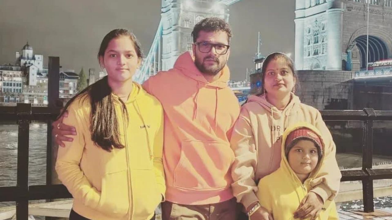 ખેસારી લાલ યાદવ ખૂબ જ ગરીબ પરિવારમાંથી આવે છે. તેમણે પોતાના પહેલા આલ્બમ માટે લિટ્ટી ચોખાની દુકાન ખોલવી પડી હતી. પરંતુ આજે, તેમની પાસે તે બધું છે જે તેમણે ક્યારેય સ્વપ્નમાં પણ વિચાર્યું ન હતું. 