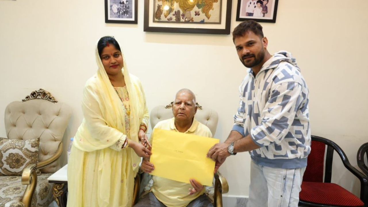 આજે, ખેસારી ભોજપુરી ઈન્ડસ્ટ્રીનો સૌથી મોંઘો અભિનેતાઓમાંના એક છે. તેમને 2011 માં રિલીઝ થયેલી તેમની પહેલી ફિલ્મ "સાજન ચલે સસુરાલ" માટે 11,000 રૂપિયા મળ્યા હતા. 