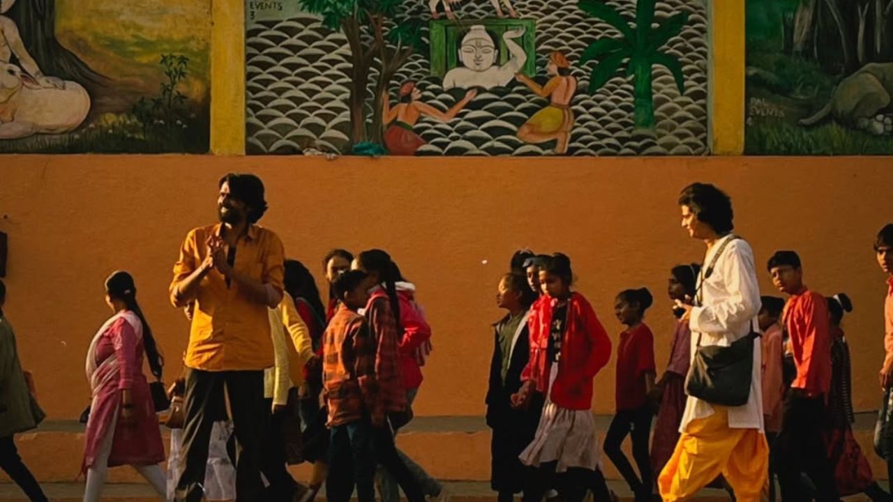 29 સપ્ટેમ્બર 2025ના રોજ, લાલો - કૃષ્ણા સદા સહાયતેનું  ટ્રેલર સોશિયલ મીડિયા અને યુટ્યુબ પ્લેટફોર્મ પર રિલીઝ થયું હતુ.આ ફિલ્મ 10 ઓક્ટોબર 2025ના રોજ થિયેટરમાં રિલીઝ થઈ છે. જેમણે બોલિવુડ ફિલ્મને પણ ટકકર આપી છે.