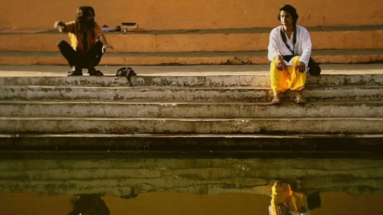 ગિરનાર ગુજરાતનાં ધાર્મિક સ્થળોમાંનો એક છે.દામોદર કુંડ પૌરાણિક કથા મુજબ બ્રહ્માએ તથા ઈન્દ્રે આ તીર્થમાં અનેક યજ્ઞો કર્યા હતા. જેમાં બધા દેવ-દેવીઓ ઉપસ્થિત રહ્યા હતા.નરસિંહ મહેતાના જીવનની ઝાંખી કરાવતું સ્થળ એટલે નરસિંહ મહેતાનો ચોરો કહેવામાં આવે છે.