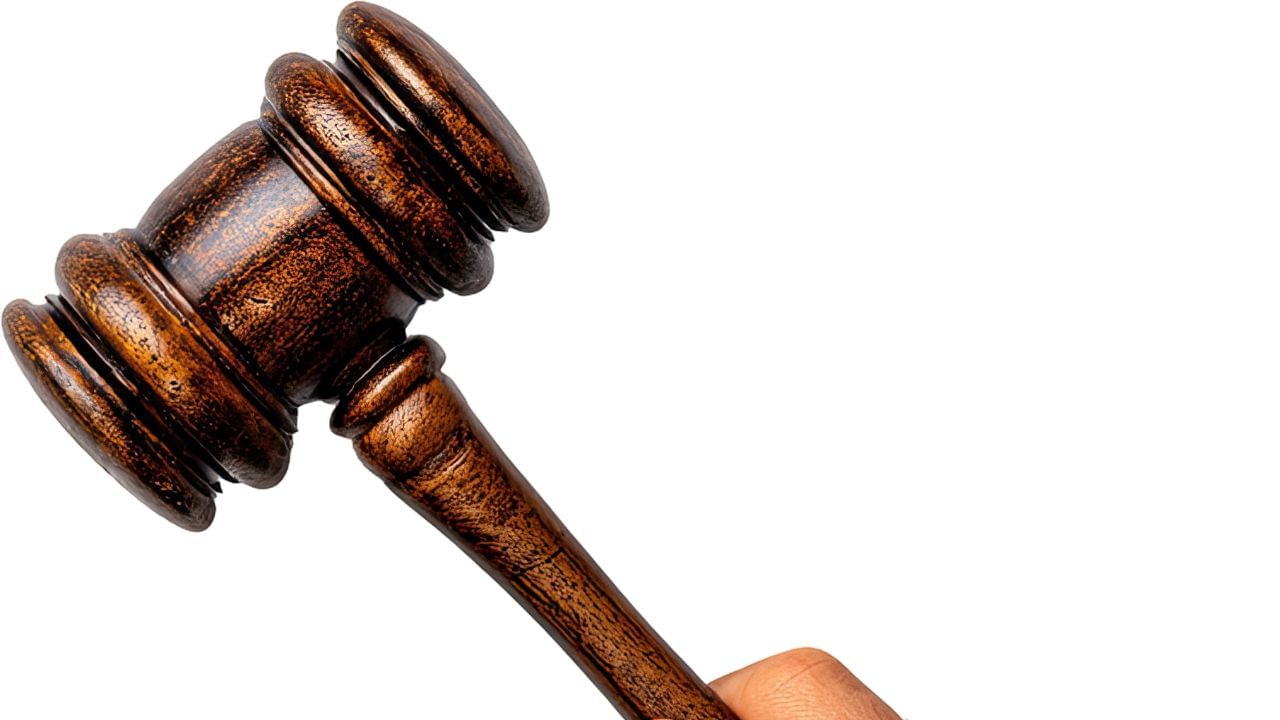 પરંતુ જો તમારી FIR લેવામાં આવી રહી નથી. તો તમે સીધા એસપી કે પછી ડીએસપી સાથે મુલાકાત કરી શકો છે. તેની પાસે FIR નોંધવાનો અધિકાર અને જવાબદારી હોય છે. જો પીલેસ જાણી જોઈને FIR લેતી નથી તો તેની ડ્યુટીમાં લાપરવાહી માનવામા આવે છે.અને તમે આ વિશે ઉચ્ચ સ્તરે ફરિયાદ કરી શકો છો.