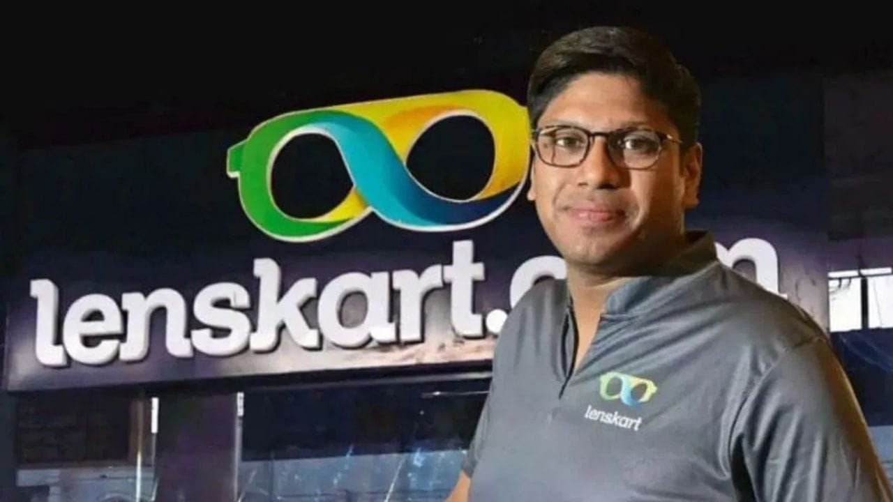 આજે લેન્સકાર્ટના  ₹7,278 કરોડના IPO માટે બોલી લગાવવાનો છેલ્લો દિવસ છે. આ દરમિયાન, ગ્રે માર્કેટમાં તેનો શેર પ્રીમિયમ (GMP) ઘટીને ₹59-₹60 પ્રતિ શેર થઈ ગયો છે. આનો અર્થ એ થયો કે લિસ્ટિંગ સમયે રોકાણકારોને લગભગ 15%નો ફાયદો થઈ શકે છે, જ્યારે 10 નવેમ્બરે શેર સ્ટોક એક્સચેન્જમાં લિસ્ટ થશે.