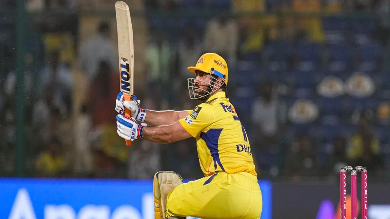 ધોનીએ IPL 2025 માં 14 મેચ રમી, જેમાં 135 થી વધુના સ્ટ્રાઈક રેટથી 196 રન બનાવ્યા હતા. તેણે 12 છગ્ગા અને 12 ચોગ્ગા ફટકાર્યા હતા.