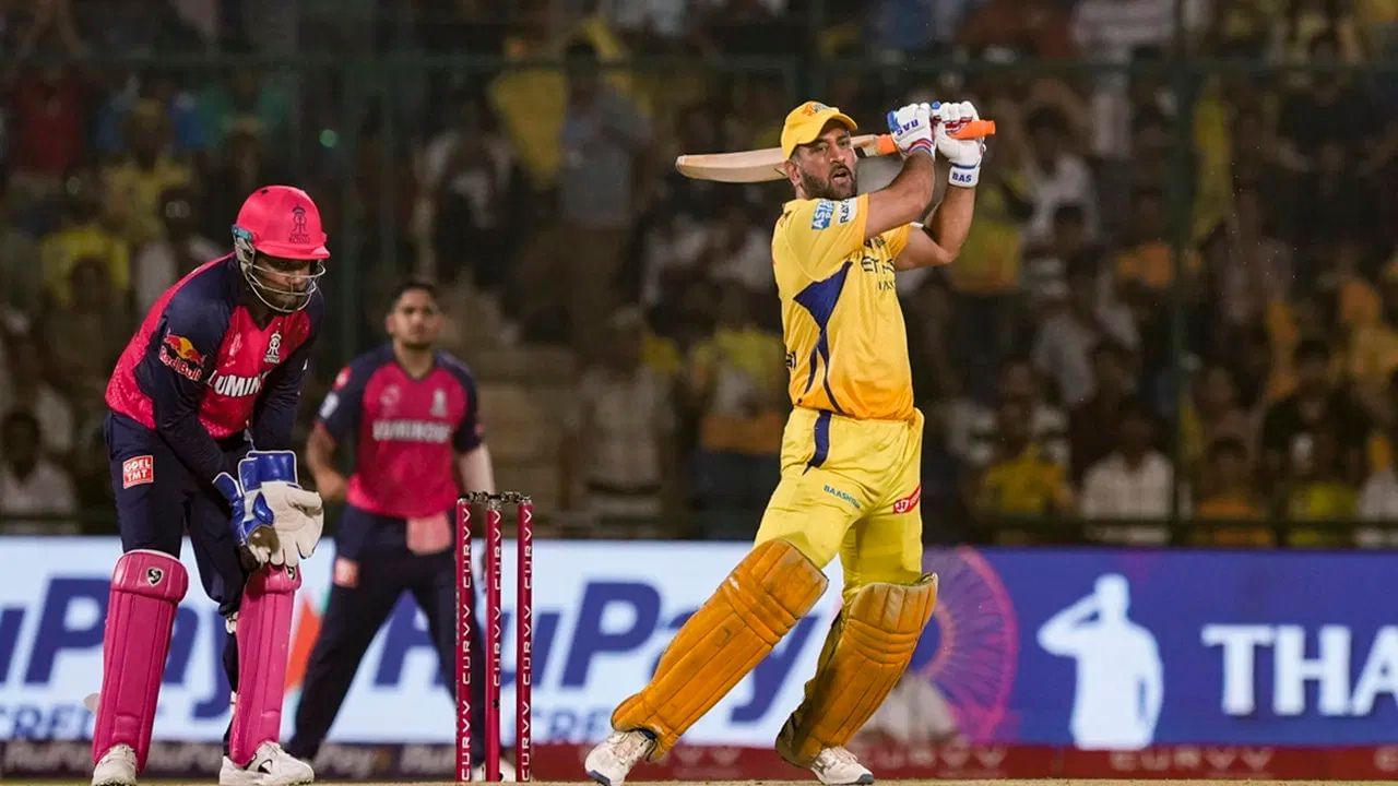 ચેન્નાઈ સુપર કિંગ્સના CEO કાસી વિશ્વનાથને પુષ્ટિ આપી કે મહેન્દ્ર સિંહ ધોની નિવૃત્તિ લઈ રહ્યો નથી અને તે IPL 2026 માં રમશે. કાસીએ આ વાતની પુષ્ટિ કરતા કહ્યું, "આપણે ધોનીને IPL 2026 માં ચોક્કસપણે જોઈશું."