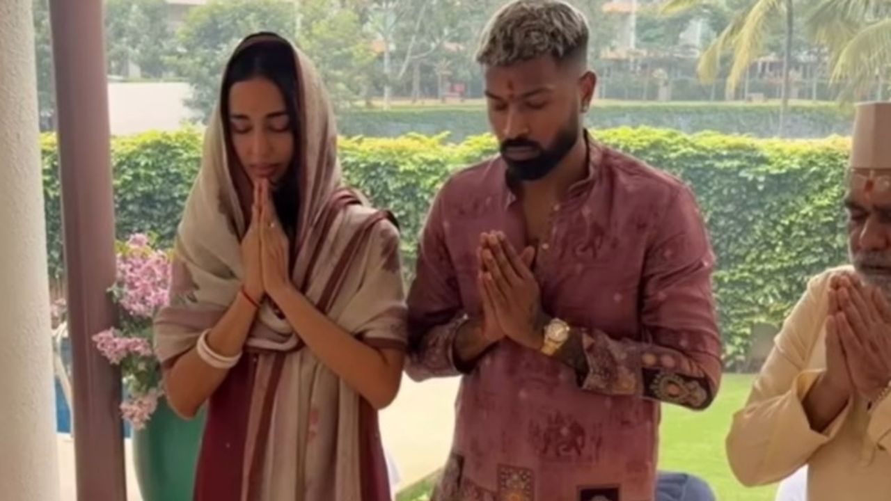 મોડલને NCS વિશાખાપટ્ટનમ ખાતે શ્રેષ્ઠ વક્તાનો ખિતાબ એનાયત કરવામાં આવ્યો હતો, અને 2018માં તેને NCSનો તાજ પહેરાવવામાં આવ્યો હતો.માહિકાએ શાળાના વર્ષો દરમિયાન બાસ્કેટબોલ, સ્વિમિંગ, બેડમિન્ટન, વોલીબોલ અને ટેબલ ટેનિસ જેવી રમતોમાં ભાગ લીધો હતો. તેમણે વક્તૃત્વ, એક્સટેમ્પોર અને ડિબેટ સહિત જાહેર ભાષણ સ્પર્ધાઓમાં પણ ભાગ લીધો હતો.