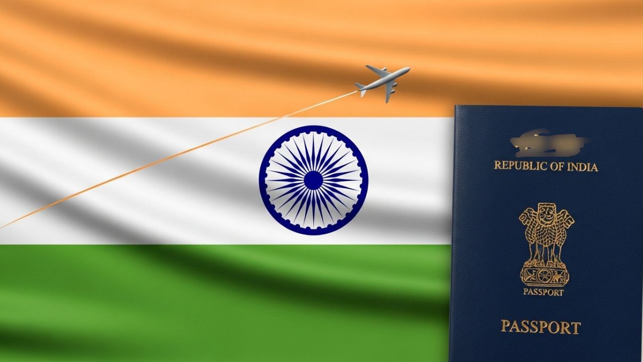 કઈ રીતે થાય છે પોલીસ વેરિફિકેશન?: પાસપોર્ટ માટે ઑનલાઇન અરજી કર્યા બાદ સ્થાનિક પોલીસ સ્ટેશનમાં એટલે કે નજીકના પોલીસ સ્ટેશનમાં ફાઈલ મોકલવામાં આવે છે. પોલીસ અધિકારી તમારા ઘેર આવી દસ્તાવેજો ચકાસે છે. તમારા પડોશીઓ પાસેથી પણ માહિતી લેવામાં આવે છે કે તમે ખરેખર ત્યાં રહે છો કે નહીં. ચકાસણી પૂર્ણ થયા પછી રિપોર્ટ પાસપોર્ટ ઓફિસમાં મોકલવામાં આવે છે.