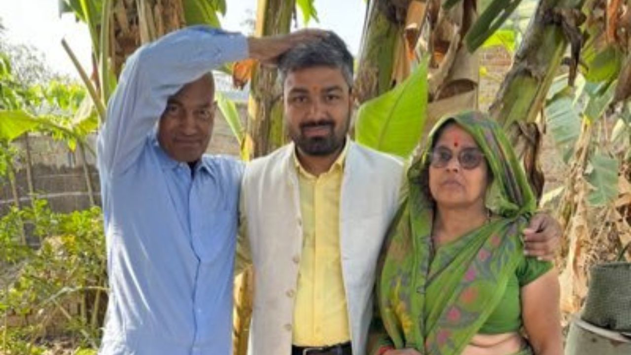 ત્યારબાદ  તેમણે બિહારના સ્થાનિક મુદ્દાઓ સોશિયલ મીડિયા પર શેર કરવાનું શરૂ કર્યું, અને તેમની યુટ્યુબ ચેનલ ધીમે ધીમે ફેમસ થઈ. 