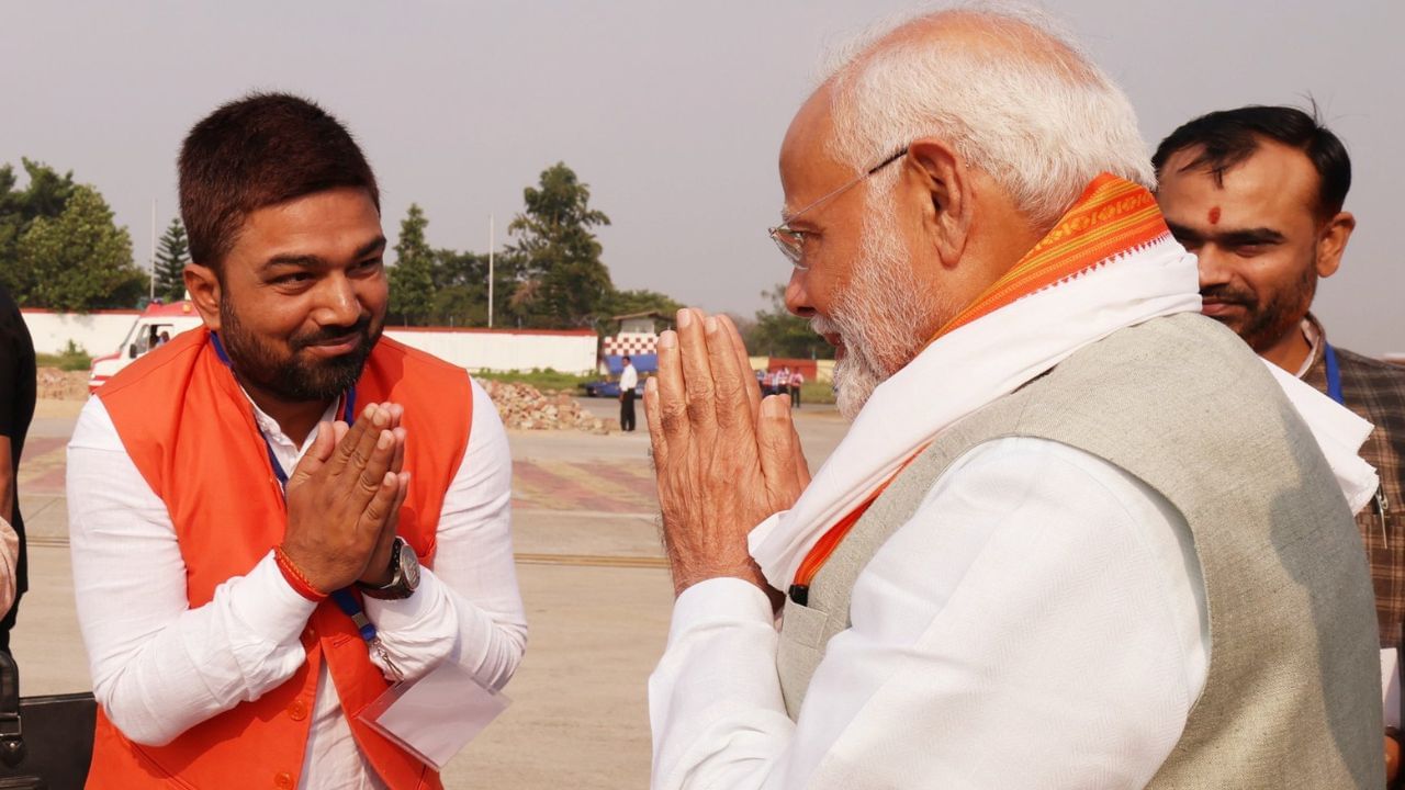 મનીષ કશ્યપના પિતા સરકારી કર્મચારી હતા, જ્યારે તેમની માતા ગૃહિણી છે. મનીષે યુટ્યુબ દ્વારા સામાજિક મુદ્દાઓ ઉઠાવીને પોતાની અલગ ઓળખ બનાવી છે. મનીષ બિહારમાં ખુબ ફેમસ છે.