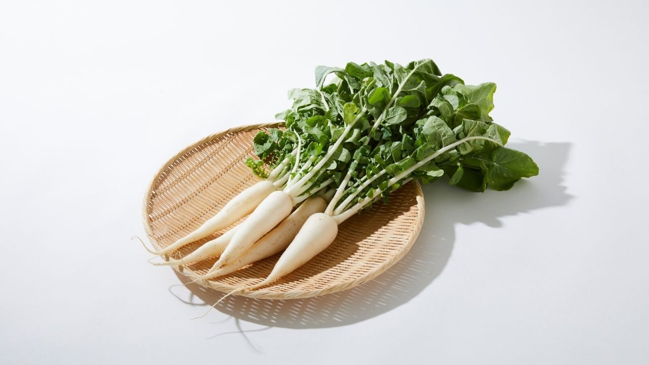 મૂળા ફાઇબર, વિટામિન સી અને અન્ય ઘણા પોષક તત્વોથી ભરપૂર હોય છે. તે પાણીથી પણ ભરપૂર હોય છે, જે શરીરને હાઇડ્રેટ રાખવામાં મદદ કરે છે.