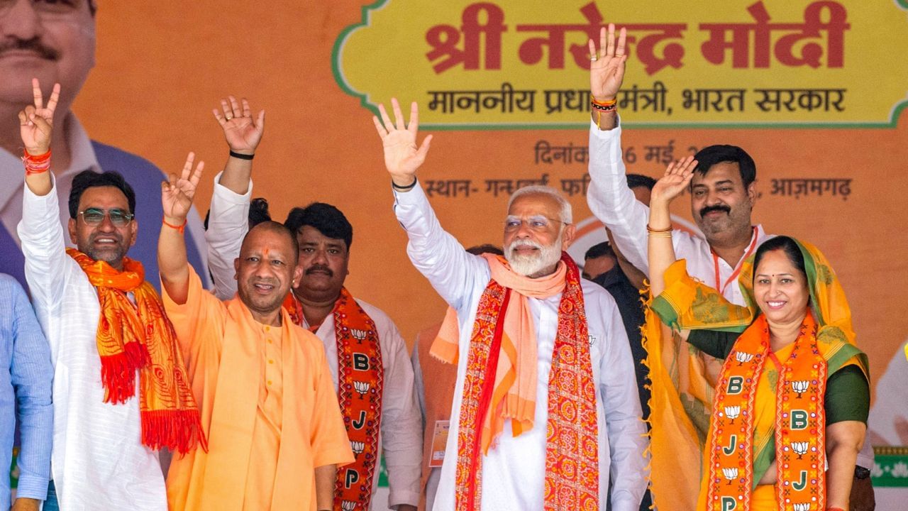 બધા જાણે છે કે તેઓ એક મધ્યમ વર્ગના પરિવારમાંથી આવે છે. જોકે, કેટલીક એવી વાત છે જે બહુ ઓછા લોકો જાણે છે.આજે તેઓ ચૂંટણી પ્રચાર માટે ખાનગી જેટમાં મુસાફરી કરે છે. તેમની પાસે લક્ઝરી ઘરથી લઈને વૈભવી કાર સુધી બધું જ છે.