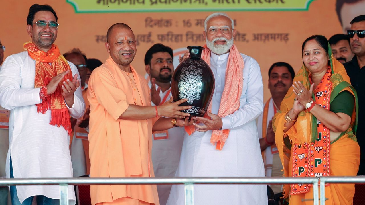  નિરહુઆ ગાઝીપુરના પ્રખ્યાત બિરહા લોક સિંગરના પરિવારમાંથી આવે છે. "બિરહા સમ્રાટ" તરીકે જાણીતા પ્રખ્યાત બિરહા સિંગર વિજય લાલ યાદવ અને ભોજપુરી સિનેમામાં ગીતો લખનારા લેખક અને ગીતકાર પ્યારે લાલ યાદવ (કવિજી) તેમના પિતરાઈ ભાઈઓ છે.