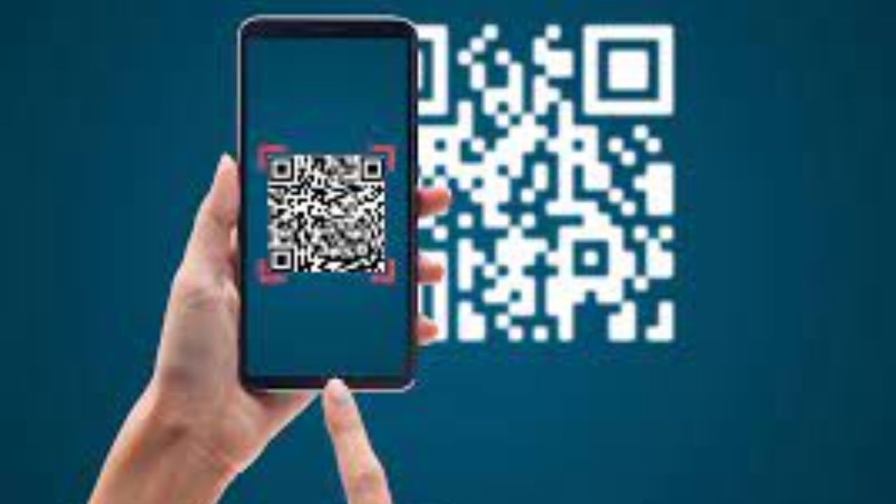 ત્યારબાદ હારાએ એક નવો 2D કોડ વિકસાવવાનું નક્કી કર્યું જે આડી અને ઊભી બંને રેખાઓમાં માહિતી સંગ્રહિત કરશે. આમા બારકોડ કરતાં વધુ માહિતી સમાવશે. તેથી તેમણે તેને ચોરસ આકાર આપ્યો અને જમણેથી ડાબે અને ઉપરથી નીચે સુધી ચાલતી રેખાઓનો ઉપયોગ કર્યો.