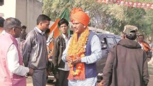 રાજ્યકક્ષાના મંત્રી પીસી બરંડાએ જાહેર મંચ પરથી બાફ્યુ, મારો આદિવસી તો દારુ જ પીવેને… Video