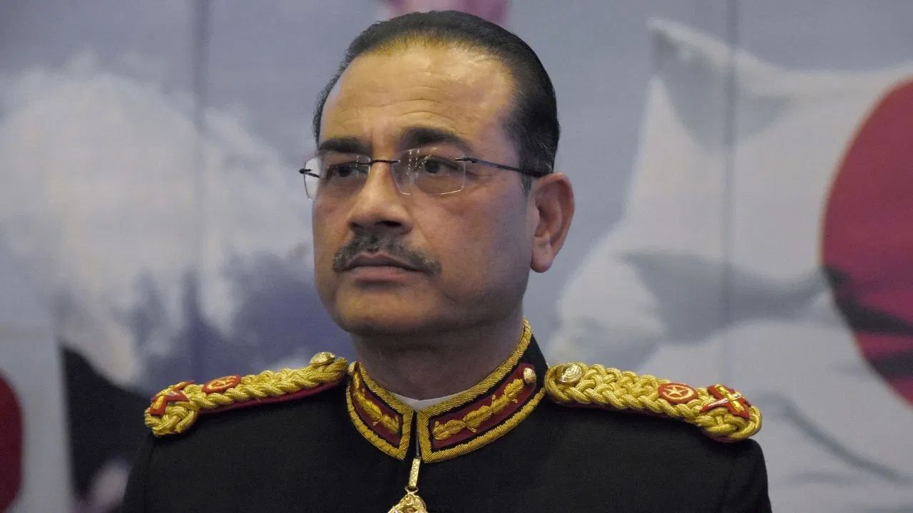 મીડિયા અહેવાલ અનુસાર, જો બિલાવલ ભુટ્ટોની પાકિસ્તાન પીપલ્સ પાર્ટી સંમત થાય છે, તો ટૂંક સમયમાં સંસદીય સત્ર બોલાવવામાં આવશે, જ્યાં 27મો સુધારો રજૂ કરવામાં આવશે. આ પ્રસ્તાવ પસાર થયા પછી, અસીમ મુનીર સત્તાવાર રીતે પાકિસ્તાનના સૌથી શક્તિશાળી વ્યક્તિ બનશે.