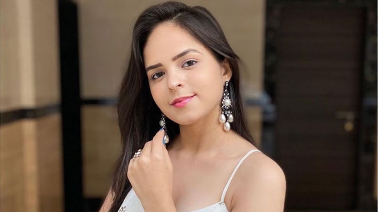 "તારક મહેતા કા ઉલ્ટા ચશ્મા" ફેમ પલક સિધવાની અને શોના નિર્માતાઓ, નીલા ફિલ્મ પ્રોડક્શન્સ વચ્ચે લાંબા સમયથી વિવાદ ચાલી રહ્યો છે. પલક સિધવાનીનો પ્રાથમિક દાવો એ હતો કે તેણીને સેટ પર "માનસિક ઉત્પીડન"નો સામનો કરવો પડ્યો હતો. તેણીએ એવો પણ આરોપ લગાવ્યો હતો કે નિર્માતાઓએ તેણીને બીમાર હોવા છતાં પણ લાંબા સમય સુધી કામ કરવા દબાણ કર્યું હતું. વધુમાં, સિધવાનીએ દાવો કર્યો હતો કે પ્રોડક્શન હાઉસે તેણીના 21 લાખ રૂપિયાથી વધુના બાકી ચૂકવણી રોકી રાખી હતી.