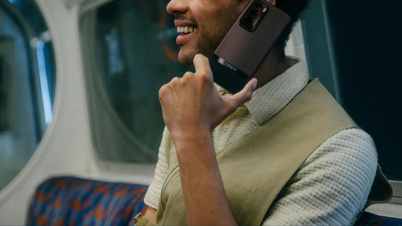 તમે કૉલ અથવા મેસેજ કરતા પહેલા તમારા ડિવાઇસનું નામ પણ બદલી શકો છો જેથી સામેની વ્યક્તિને ખબર પડે કે તેમને કોણ મેસેજ અથવા કોલ કરી રહ્યું છે.