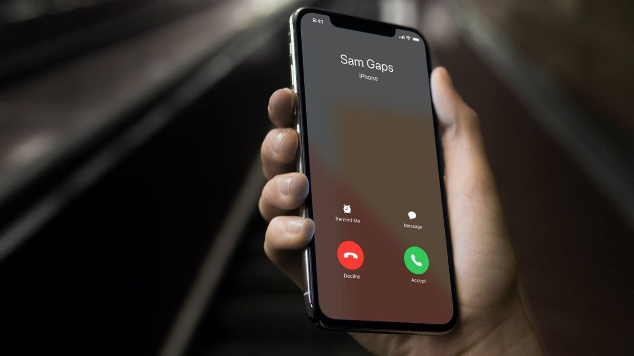 શું તમે જાણો છો કે ઝીરો બેલેન્સ સાથે પણ તમે કોલ કરી શકો છો અને મેસેજ મોકલી શકો છો? બેલેન્સ ભૂલી જાઓ, તમારે સિમ કે નેટવર્કની પણ જરૂર નથી. તમે બરાબર વાંચ્યું છે, તે બિલકુલ શક્ય છે. અમે સ્માર્ટફોનમાં "બીકન લિંક" નામની એક ખાસ ફીચર વિશે વાત કરી રહ્યા છીએ. તે તમને સિમ, નેટવર્ક કે રિચાર્જ વિના કલાકો સુધી વાત કરવા અને મેસેજ મોકલવાની મંજૂરી આપે છે. ચાલો વિગતવાર સમજીએ કે આ ટેકનોલોજી શું છે અને તમે તેનો ઉપયોગ કેવી રીતે કરી શકો છો.