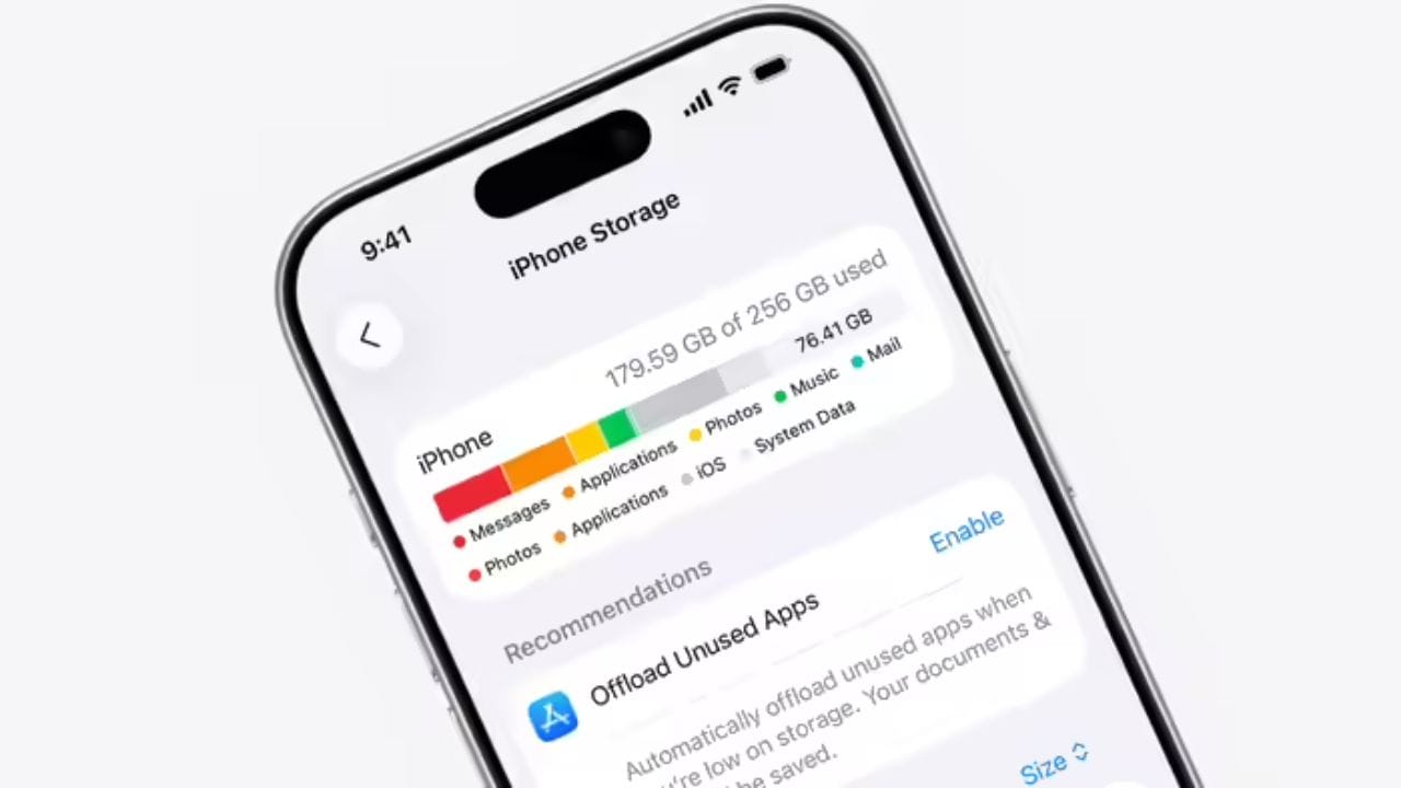 આપણે ઘણીવાર 64, 128, અથવા 256GB જેવા ફોન સ્ટોરેજ વેરિઅન્ટ જોઈએ છીએ, પરંતુ આપણે ક્યારેય વિચારતા નથી કે કંપનીઓ 50, 100, અથવા 200GB જેવા સરળ રાઉન્ડ ફિગરમાં સ્ટોરેજ કેમ નથી આપતી. આ પ્રશ્ન સરળ લાગે છે, પરંતુ જવાબ એટલો જ ટેકનિકલ અને રસપ્રદ છે. કારણો અસંખ્ય છે, બધા સીધા ફોનની મેમરીની રચના સાથે સંબંધિત છે.
