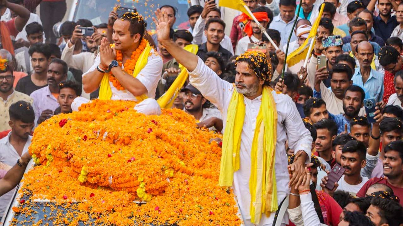 પ્રશાંત કિશોર 2014માં ભાજપ માટે "ચાય પે ચર્ચા" અને "રન ફોર યુનિટી" કાર્યક્રમો જેવા માર્કેટિંગ અને જાહેરાત ઝુંબેશ ડિઝાઈન કરવા માટે જાણીતા છે. BJP, JD(U), INC, AAP, YSRCP, DMK અને TMC પાર્ટી માટે મહ્તવનું કામ કર્યું છે.