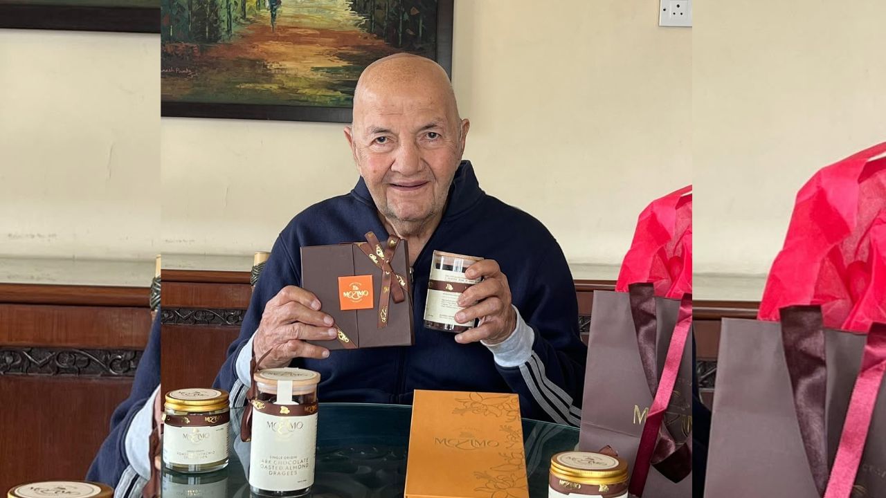 પ્રેમ ચોપરાએ તેમના છ દાયકાના કરિયરમાં 350 થી વધુ ફિલ્મોમાં અભિનય કર્યો છે. તેમને 2023માં ફિલ્મફેર લાઇફટાઇમ એચિવમેન્ટ એવોર્ડથી સન્માનિત કરવામાં આવ્યા હતા. 