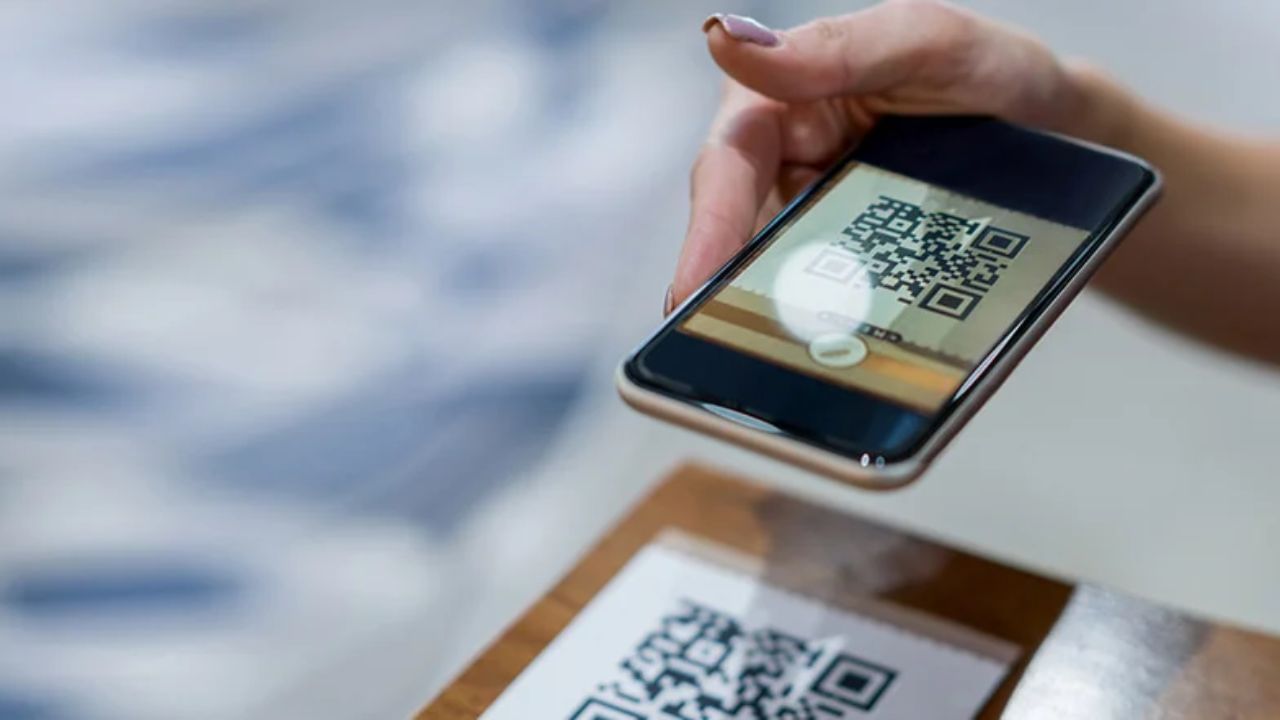 પરંતુ એક સમય હતો જ્યારે લોકો માનતા હતા કે QR કોડનો યુગ સમાપ્ત થઈ ગયો છે. જોકે ચીનમાં સ્માર્ટફોનના વધતા ઉપયોગથી તેને પુનર્જીવિત કરવામાં આવ્યો અને તેનો ફરીથી ઉપયોગ થવા લાગ્યો.