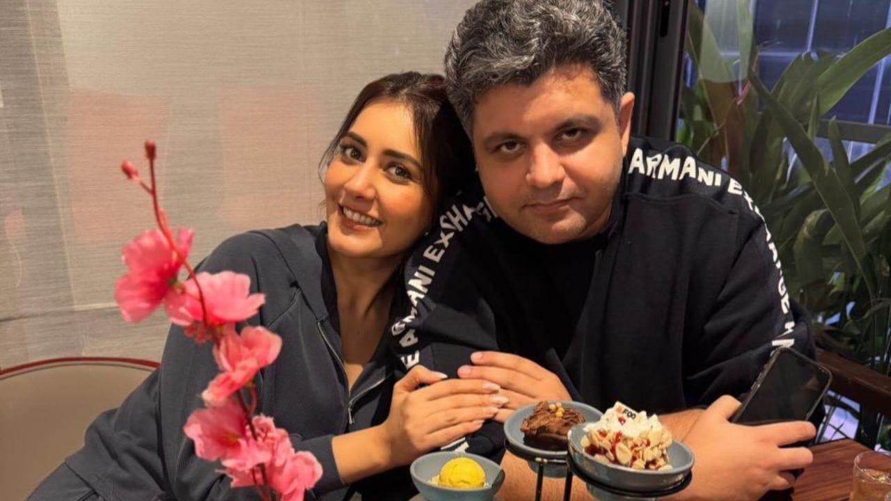 અભિનયની સાથે તે ફિટનેસ અને ફેશન પ્રત્યે પણ ખૂબ એક્ટિવ છે અને વારંવાર તેના ચાહકો સાથે નવા ફોટા શેર કરે છે.