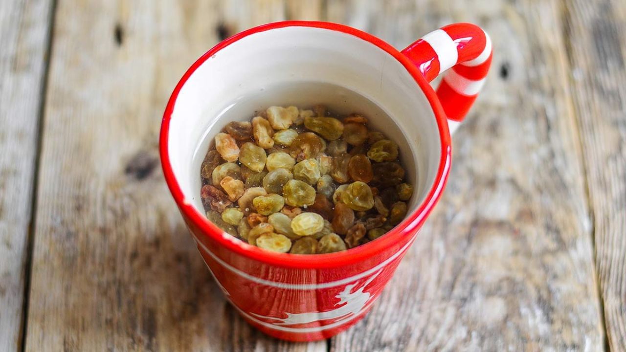 હંસાજી કહે છે કે કિસમિસ પાણી કુદરતી લીવર ટોનિક તરીકે કામ કરે છે. તે પિત્તનું ઉત્પાદન વધારે છે, જે ચરબી તોડવામાં મદદ કરે છે, જે ફેટી લીવરનું મુખ્ય કારણ છે.