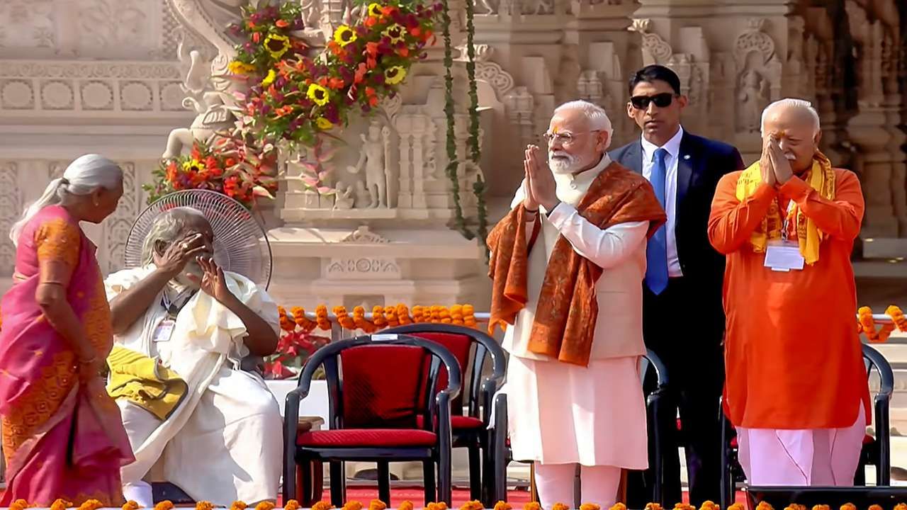 અયોધ્યામાં રામ મંદિર ઉપર ધર્મ ધ્વજ ફરકાવવાની સાથે સનાતનીઓ માટે આજનો ઐતિહાસિક દિવસ બન્યો બન્યો.