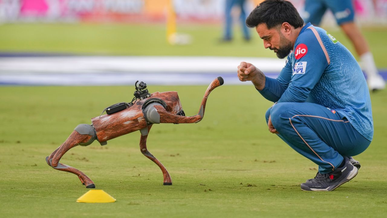 રાશિદ ખાને બીજા લગ્નની જાણકારી સોશિયલ મીડિયા પર આપી હતી. 2 ઓગસ્ટ 2025ના રોજ મે મારા જીવનનો એક નવું સાર્થક અધ્યાય શરુ કર્યું છે. મારા લગ્ન એક એવી મહિલા સાથે થયા છે. જે શાંતિ અને સમજદારીનું પ્રતિક છે જેની મને હંમેશા આશા હતી.