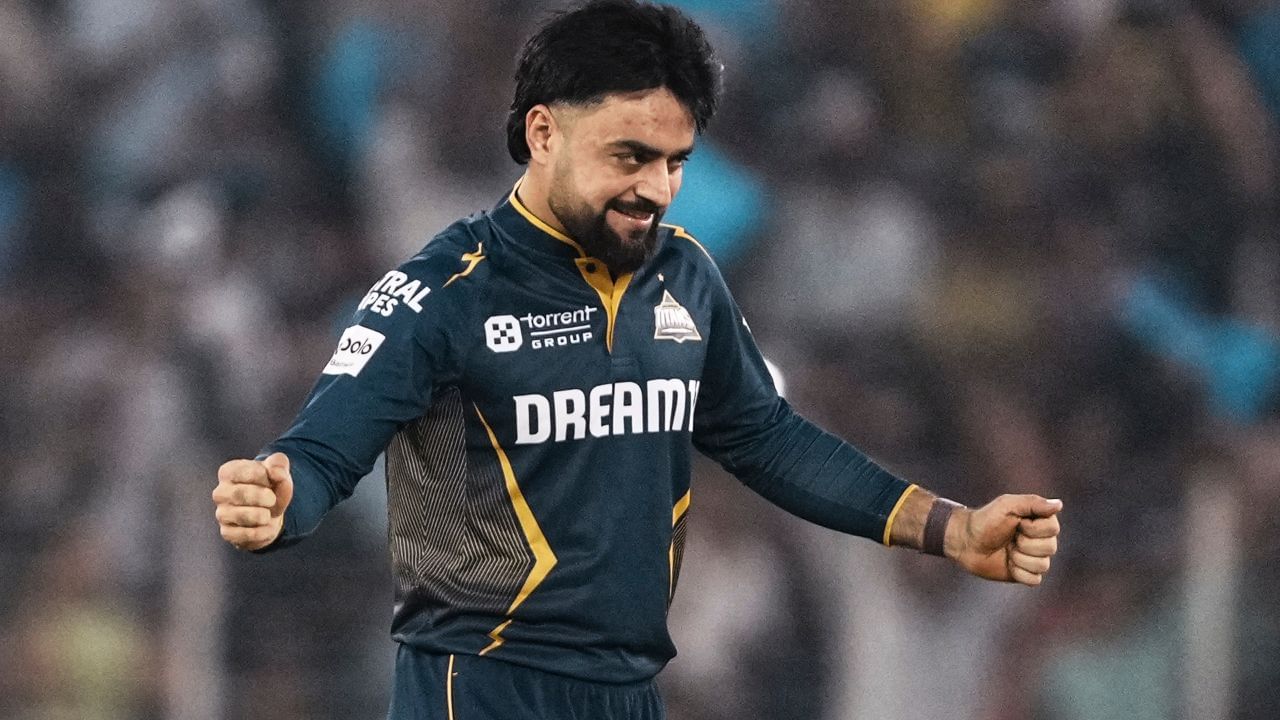 રાશિદ ખાનના કરિયરની વાત કરીએ તો તેમણે અફઘાનિસ્તાન માટે અત્યારસુધી 6 ટેસ્ટ,117 વનડે અને 108 ટી20 ઈન્ટરનેશનલ મેચ રમી છે. તેમણે આઈપીએલમાં 136 મેચ રમી છે. 27 વર્ષીય સ્પિનરે 158 વિકેટ પોતાને નામ કરી છે.