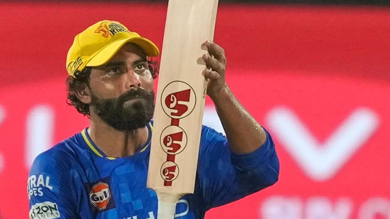 રાજસ્થાન રોયલ્સ અને ચેન્નાઈ સુપર કિંગ્સ વચ્ચે સંજુ સેમસન અને જાડેજાના ટ્રેડની ચર્ચા ઘણા દિવસોથી ચાલી રહી છે, અને હવે તે ઓફિશિયલ થવાની નજીક છે. આ સાથે રવિન્દ્ર જાડેજાનો CSK સાથેનો 12 વર્ષનો કાર્યકાળ સમાપ્ત થશે.