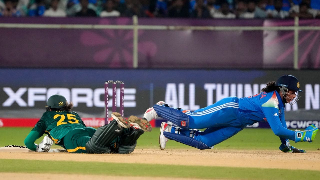 રિચા બે વાર અણનમ રહી, 39.16 ની સરેરાશ અને 133.52 ના સ્ટ્રાઇક રેટથી કુલ 235 રન બનાવ્યા. ટુર્નામેન્ટમાં તેનું શ્રેષ્ઠ પ્રદર્શન 94 હતું.