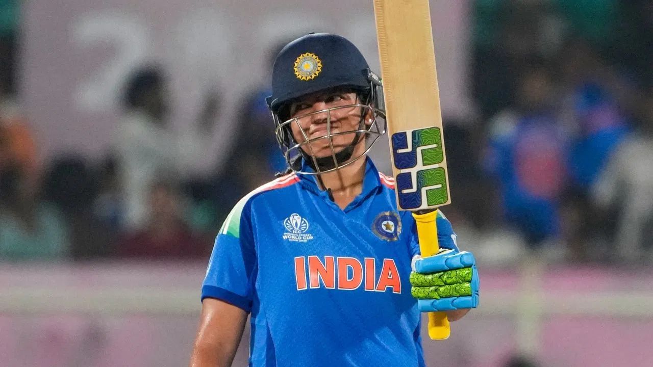 After winning the World Cup, DSP became the star player of Team India, got a gold chain and a golden bat as a gift Richa Ghosh (5)