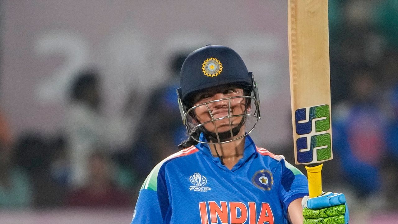 સાઉથ આફ્રિકા વિરુદ્ધ ફાઈનલમાં પણ રિચાએ 5 બાઉન્ડ્રી ફટકારી હતી. જેમાં 3 ચોગ્ગા અને 2 સિક્સનો સમાવેશ થાય છે. તમને જણાવી દઈએ કે, વર્લ્ડકપની ફાઈનલમાં રિચાએ 24 બોલમાં 34 રન બનાવ્યા હતા. ફાઈનલમાં ભારતે સાઉથ આફ્રિકાને જીતવા માટે 299 રનનો ટાર્ગેટ આપ્યો હતો.