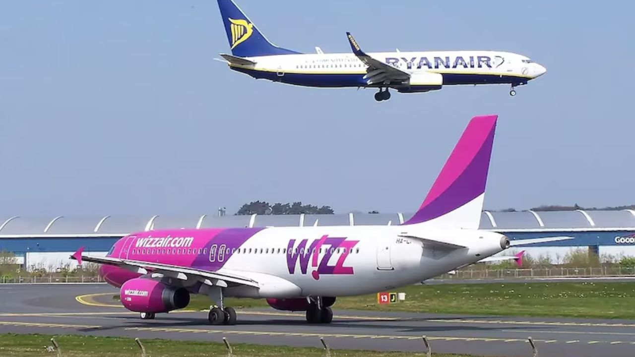 પ્રખ્યાત યુરોપિયન ઓછી કિંમતવાળી એરલાઇન, રાયનએર, યાદીમાં ત્રીજા ક્રમે છે. ડબલિનમાં સ્થિત, 2025 માં તેનું બજાર મૂલ્ય $23.64 બિલિયન છે. તે યુરોપમાં 200 થી વધુ સ્થળોએ સેવા આપે છે. અતિ-ઓછા ભાડા, ઉચ્ચ મુસાફરોનો ટ્રાફિક અને ઓછી કિંમતનું મોડેલ તેને વિશ્વની સૌથી નફાકારક એરલાઇન્સમાંની એક બનાવે છે.