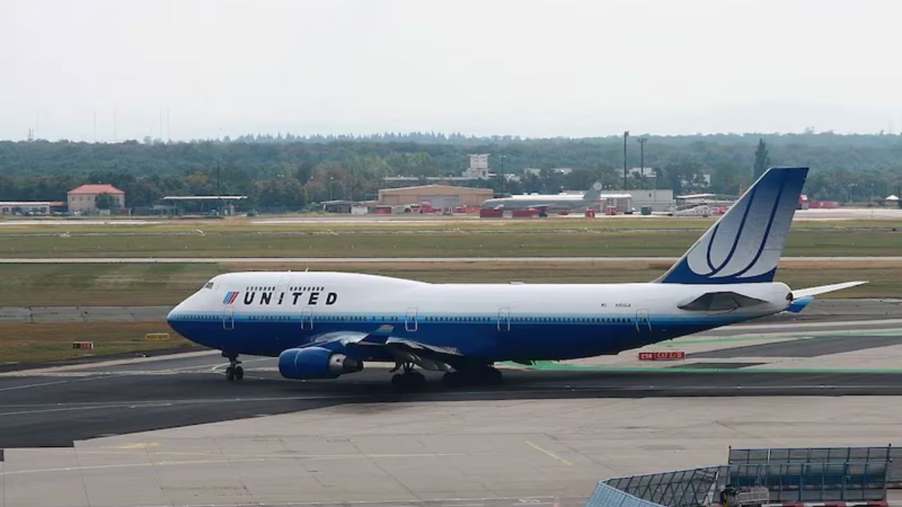 શિકાગો સ્થિત યુનાઇટેડ એરલાઇન્સ $21.52 બિલિયનના બજાર મૂલ્ય સાથે યાદીમાં ચોથા ક્રમે છે. સ્ટાર એલાયન્સના સ્થાપક સભ્ય, તે અમેરિકા, યુરોપ અને એશિયાને જોડે છે. તેનો આધુનિક કાફલો, પ્રીમિયમ કેબિન અને લોયલ્ટી પ્રોગ્રામ તેને વૈશ્વિક સ્પર્ધામાં મજબૂત દાવેદાર બનાવે છે.