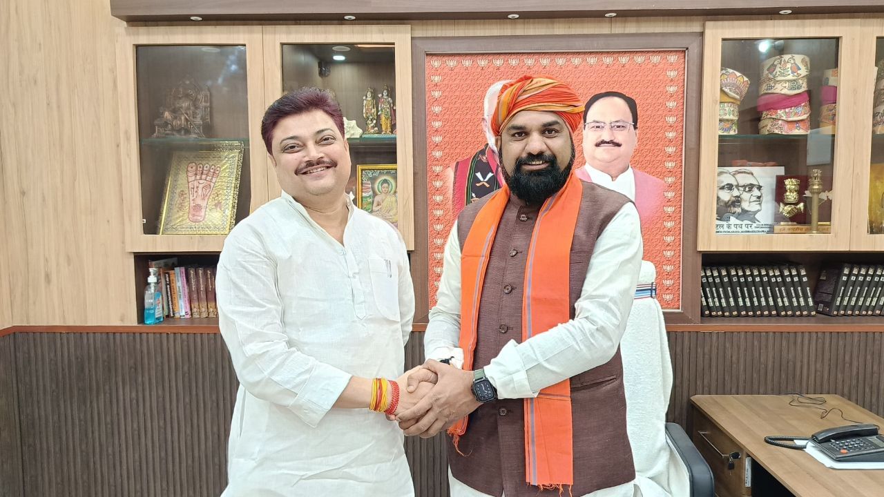 2020ની બિહાર વિધાનસભા ચૂંટણીમાં તેમને રાષ્ટ્રીય લોકશાહીના સ્ટાર પ્રચારક બનાવવામાં આવ્યા હતા, તે દરમિયાન તેઓ લાલુ પ્રસાદ યાદવના જાતિ સમીકરણ પર વિવાદાસ્પદ નિવેદન આપ્યા બાદ વિવાદમાં ફસાઈ ગયા હતા.  