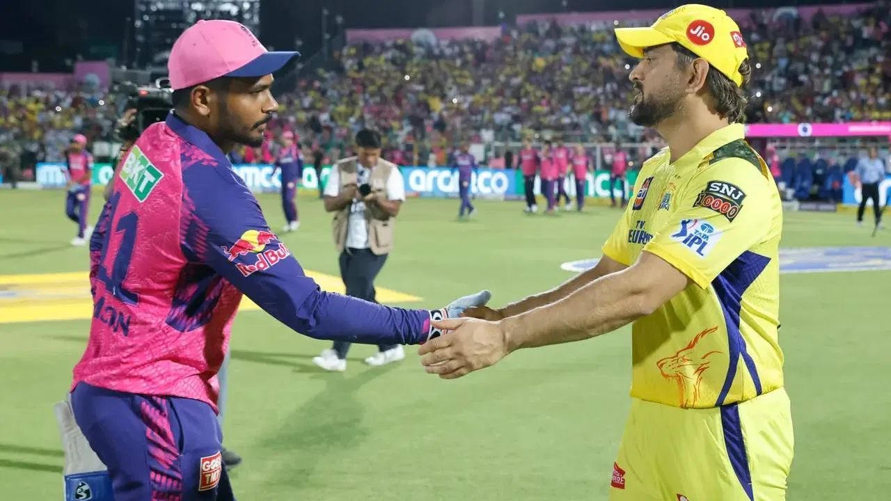 એક અહેવાલમાં ખુલાસો થયો છે કે રાજસ્થાન અને ચેન્નાઈ વચ્ચે સંજુ સેમસનને લઈને વાતચીત ફરી શરૂ થઈ છે. બંને ફ્રેન્ચાઈઝીઓએ અગાઉ સેમસન માટે ટ્રેડની ચર્ચા કરી હતી, પરંતુ રાજસ્થાને માંગ કરી હતી કે CSK સંજુના બદલામાં જાડેજાને ટ્રેડ કરે, જે માંગ ચેન્નાઈએ ફગાવી દીધી હતી.