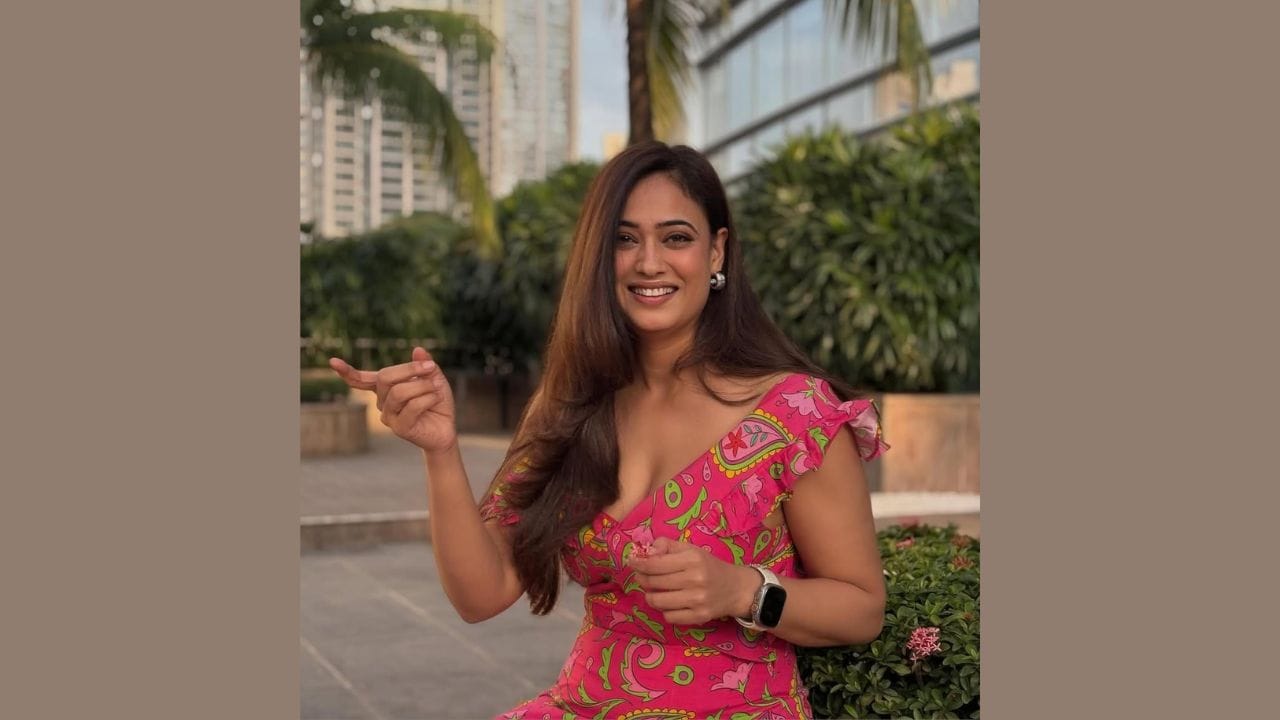 Shweta Tiwari Printed Dress New Look of Actress (4)