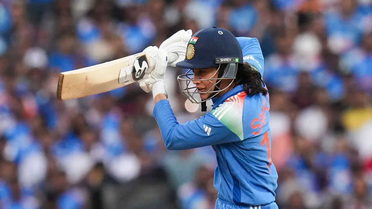 સ્મૃતિ મંધાનાએ 2025ના વર્લ્ડ કપમાં નવ છગ્ગા અને 50 ચોગ્ગા ફટકારીને આ રન બનાવ્યા હતા. તેની સરેરાશ 54.25 હતી, જેમાં એક સદી અને ત્રણ અડધી સદીનો સમાવેશ થાય છે.