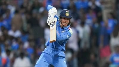 મહિલા વર્લ્ડ કપ ફાઈનલમાં સ્મૃતિ મંધાનાએ એક મોટો રેકોર્ડ બનાવ્યો. મંધાનાએ મેચમાં 45 રન બનાવ્યા, જેનાથી મહિલા વર્લ્ડ કપના એક જ આવૃત્તિમાં ભારત માટે સૌથી વધુ રન બનાવનાર ખેલાડી બની. 