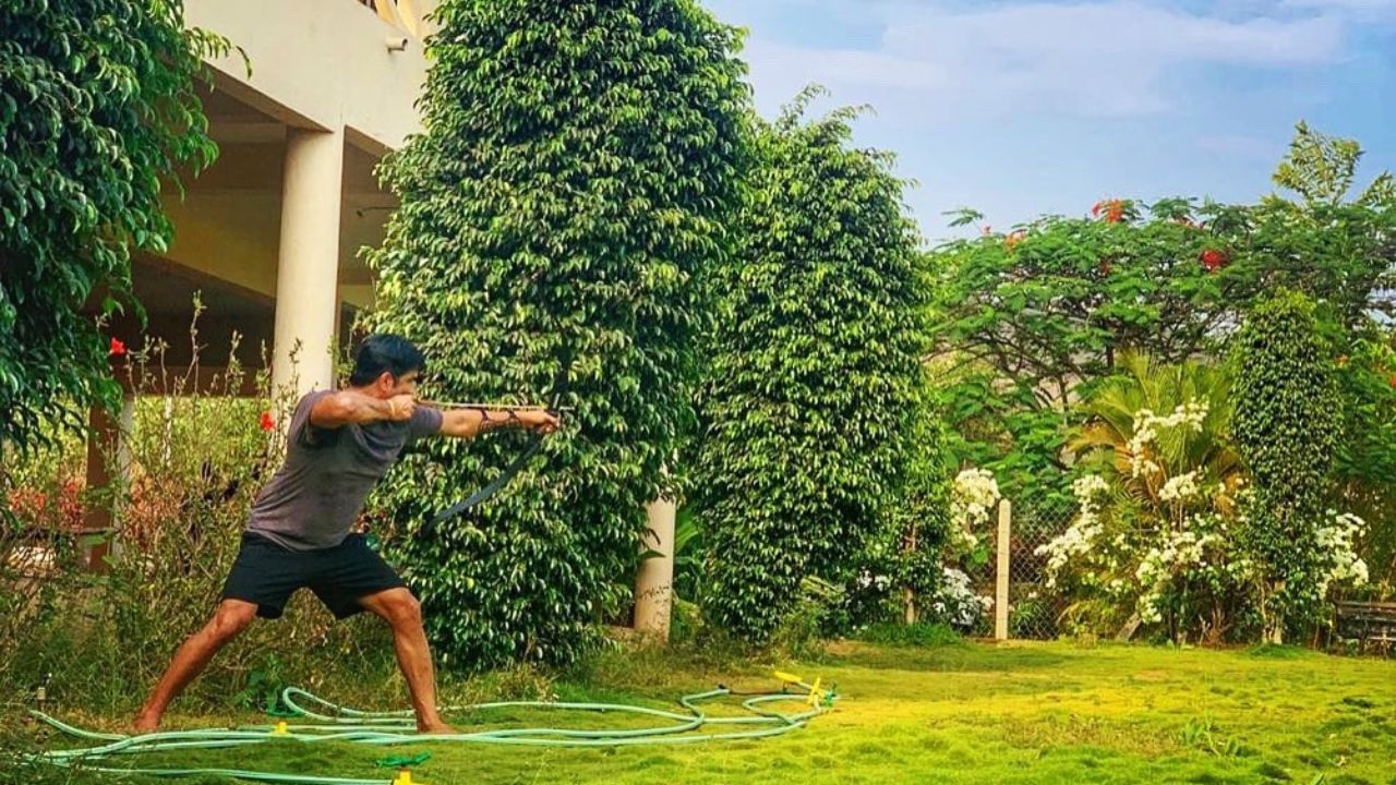 સુશાંત સિંહ રાજપૂતના જન્મદિવસ પર આજે પણ તેમના લાખો ચાહકો તેમને યાદ કરે છે. તેમનો પરિવાર પણ આંખોમાં આંસુ સાથે તેમને યાદ કરે છે. દરેકને હજુ પણ આશ્ચર્ય થાય છે કે સુશાંત જેવો ખુશખુશાલ વ્યક્તિ આટલો જલ્દી કેવી રીતે દુનિયાને અલવિદા કહ્યું.