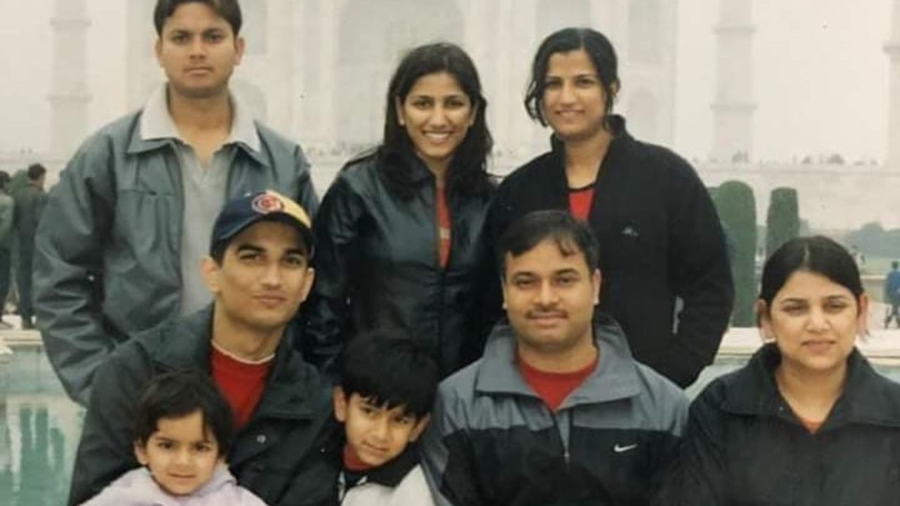 સુશાંત સિંહ રાજપૂતે ખૂબ જ નાની ઉંમરે પોતાની માતા ગુમાવી દીધી હતી. દીકરાના મૃત્યુ પછી, હોસ્પિટલમાંથી કેકે સિંહનો એક ફોટો વાયરલ થયો હતો. મીડિયા રિપોર્ટ્સ અનુસાર, તેમના દીકરાના મૃત્યુના છ મહિના પછી તેમને હૃદયરોગનો હુમલો આવ્યો હતો, જેના પગલે તેમને હોસ્પિટલમાં દાખલ કરવામાં આવ્યા હતા.