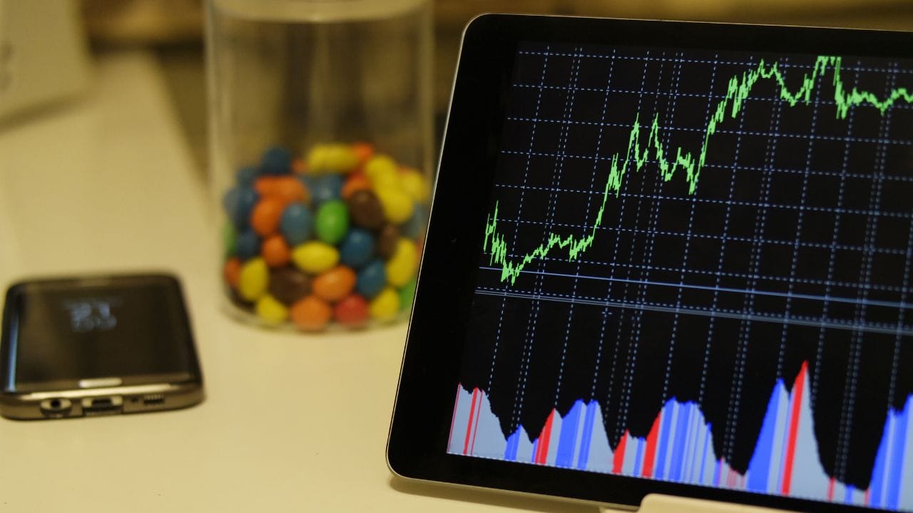 નોંધ: અહીં આપેલી માહિતી માત્ર જાણકારીના હેતુથી આપવામાં આવી છે, અત્રે એ ઉલ્લેખ કરવો જરૂરી છે કે બજારમાં રોકાણ બજારના જોખમોને આધીન છે. આથી રોકાણ કરતા પહેલા હંમેશા નિષ્ણાતની સલાહ લો.