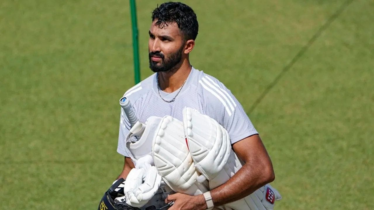 સૈયદ મુશ્તાક અલી ટ્રોફી માટે કર્ણાટકની ટીમઃ મયંક અગ્રવાલ, મેકનીલ નોરોન્હા, કેએલ શ્રીજીથ, કરુણ નાયર, આર સ્મરણ, અભિનવ મનોહર, શ્રેયસ ગોપાલ, શિખર શેટ્ટી, વિજયકુમાર વ્યાખ, વિદ્વત કવેરપ્પા, વિદ્યાધર પાટીલ, શ્રીવત્સ આચાર્ય, શુભાંગ હેગડે, પ્રવીણ દુબે, બીઆર શરત, દેવદત્ત પડિકલ. (PC : PTI)