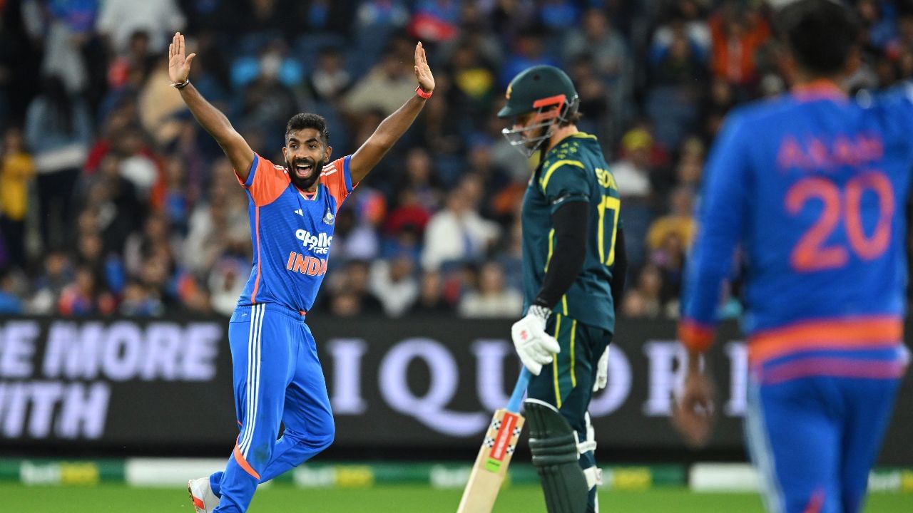 લાઈવ સ્ટ્રીમિંગ માટે ક્રિકેટ ચાહકો પોતાના ફોનમાં જિયો હોટસ્ટાર એપ ડાઉનલોડ કરવાની રહેશે અને આ એપ પર તેઓ ત્રીજી ટી20 મેચ લાઈવ જોઈ શકશો.