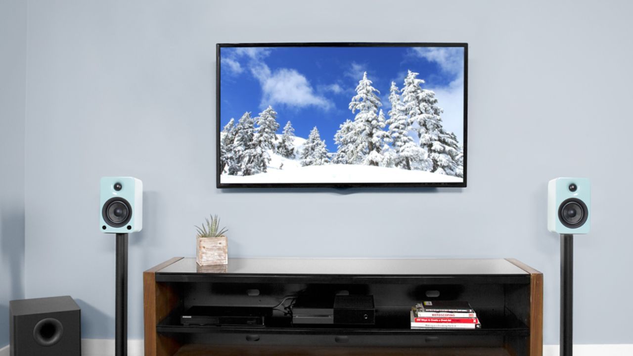 હેર ડ્રાયરનો ઉપયોગ કરો: હાઈ-પ્રેશર હવા પણ ટીવીના વેન્ટ્સને ઘણી હદ સુધી સાફ કરી શકે છે. ટેકનિશિયન પાસે આ માટે યોગ્ય સાધનો છે, પરંતુ ઘરે, તમે આ માટે હેર ડ્રાયરનો ઉપયોગ કરી શકો છો. હેર ડ્રાયરનો ઉપયોગ કરતી વખતે, તેને ટીવી સ્પીકર વેન્ટ્સની ખૂબ નજીક ન રાખવાનું. ઉપરાંત, જો તમે હેર ડ્રાયરમાં ગરમ ​​હવા બંધ કરી શકો છો, તો ગરમ હવા બંધ કરીને તેનો ઉપયોગ કરવો વધુ સારું રહેશે.