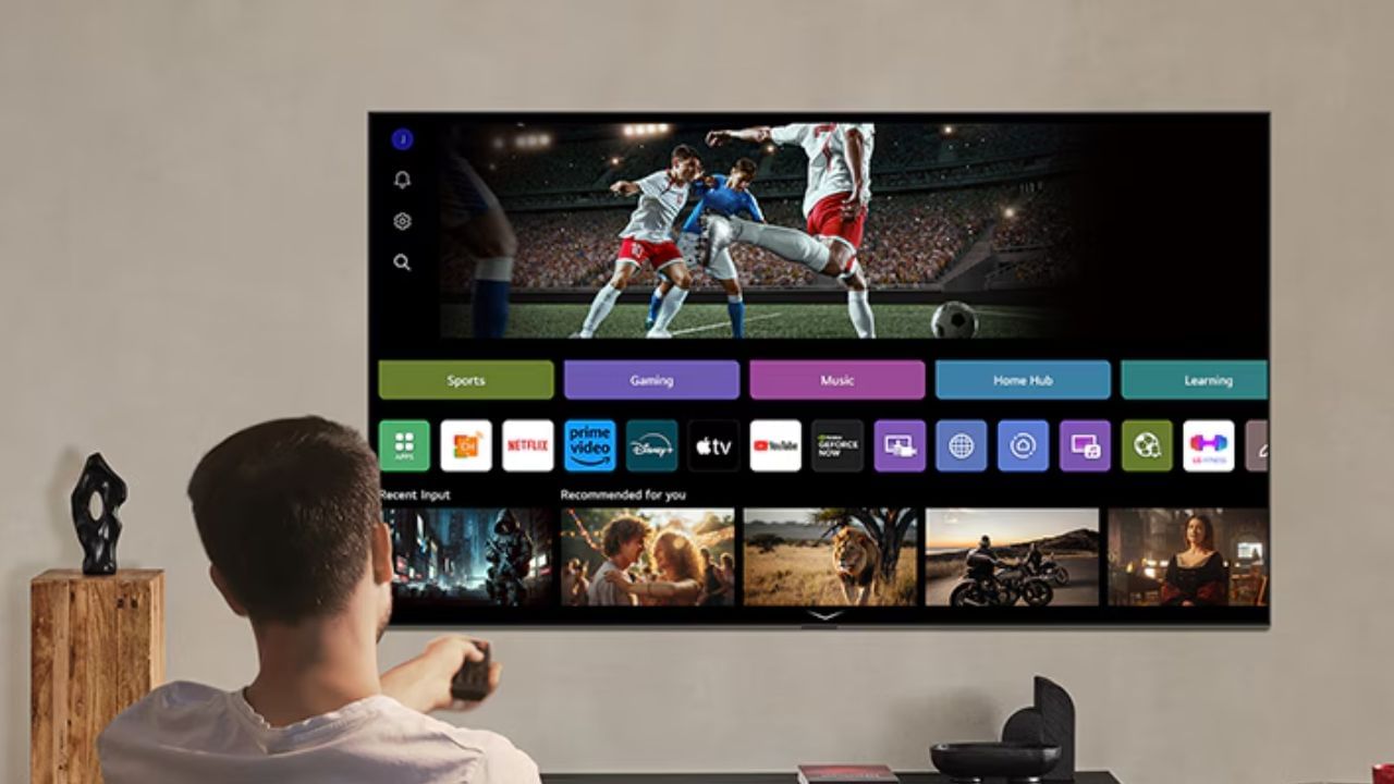 TVને સ્ટેબલ જગ્યા પર રાખો : તમારા ટીવીના સ્પીકર્સ સાફ કરવા માટે, પહેલા તેમને યોગ્ય સ્થાને મૂકવું મહત્વપૂર્ણ છે. આજકાલ, લોકો ટેબલ અથવા દિવાલ પર લગાવેલા ટીવીનો ઉપયોગ કરે છે. જો તમે તમારા ટીવીના સ્પીકર્સ સાફ કરવા જઈ રહ્યા છો, તો પહેલા તેને તેની મૂળ સ્થિતિથી દૂર કરો અને તેને સ્થિર સપાટી પર મૂકો જેથી સફાઈ દરમિયાન ટીવીને નુકસાન ન થાય.