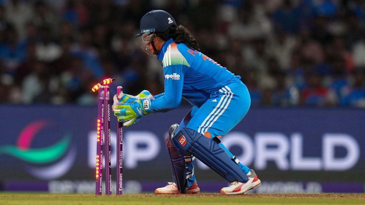 તમને જણાવી દઈએ કે, વનડે વર્લ્ડકપનો ખિતાબ જીત્યાબાદ હવે ભારતીય મહિલા ટીમને લાંબો બ્રેક મળ્યો છે. હરમનપ્રીત કૌર અને તેની ટીમ આગામી મેચ ફ્રેબ્રુઆરી 2026માં ઓસ્ટ્રેલિયા વિરુદ્ધ રમશે. આ સમયે ટીમ ઈન્ડિયા ઓલફોર્મેટ સીરિઝ માટે ઓસ્ટ્રેલિયાનો પ્રવાસ કરશે.